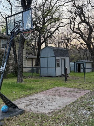 150 Ash Creek Court, Springtown, TX 76082