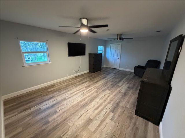 150 Ash Creek Court, Springtown, TX 76082