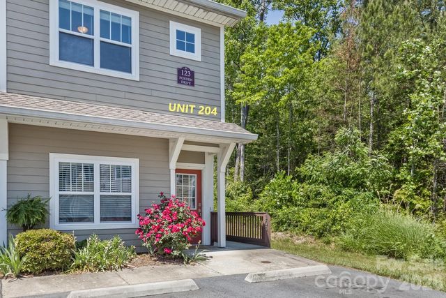 123 Foxden Drive 204, Fletcher, NC 28732