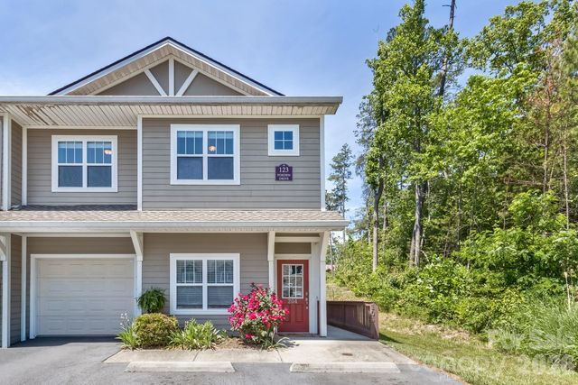 123 Foxden Drive 204, Fletcher, NC 28732