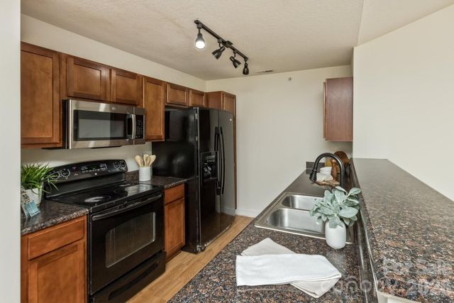 123 Foxden Drive 204, Fletcher, NC 28732