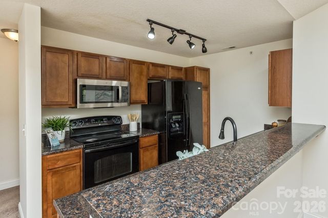 123 Foxden Drive 204, Fletcher, NC 28732