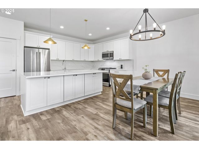 11779 Se WHITE TAIL Dr, Happy Valley, OR 97086