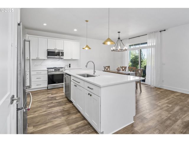 11779 Se WHITE TAIL Dr, Happy Valley, OR 97086