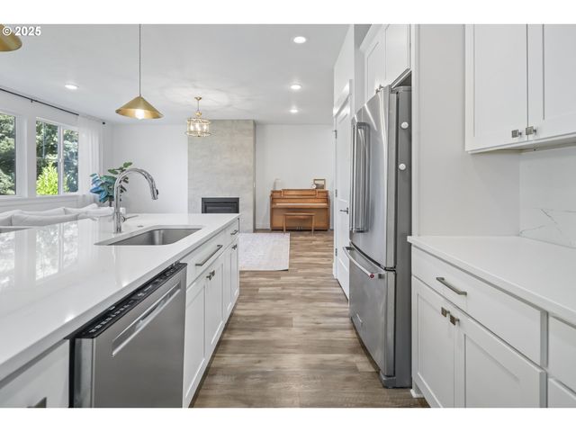 11779 Se WHITE TAIL Dr, Happy Valley, OR 97086