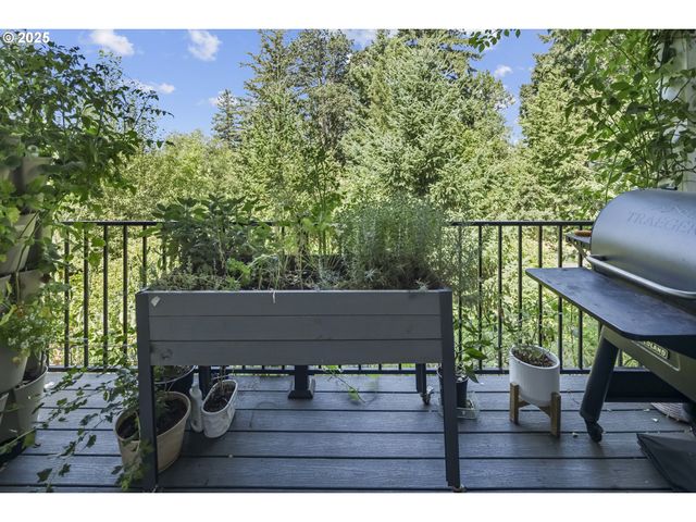 11779 Se WHITE TAIL Dr, Happy Valley, OR 97086