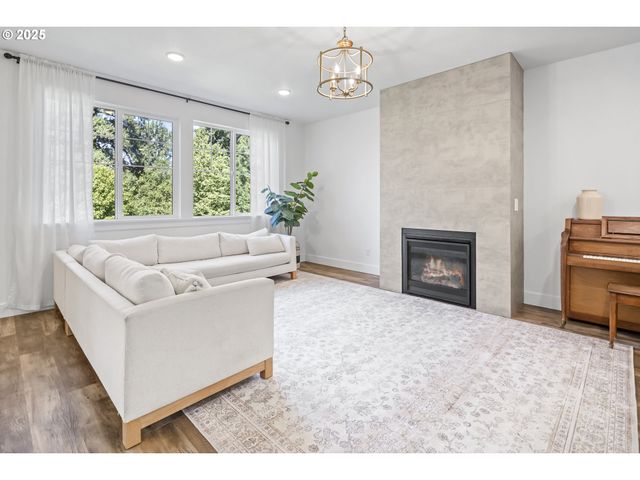 11779 Se WHITE TAIL Dr, Happy Valley, OR 97086