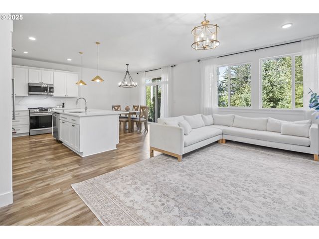 11779 Se WHITE TAIL Dr, Happy Valley, OR 97086