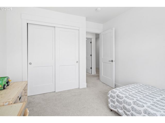 11779 Se WHITE TAIL Dr, Happy Valley, OR 97086