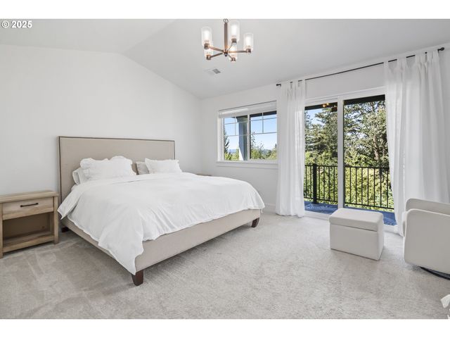 11779 Se WHITE TAIL Dr, Happy Valley, OR 97086