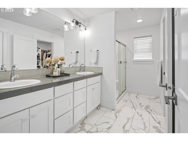 11779 Se WHITE TAIL Dr, Happy Valley, OR 97086