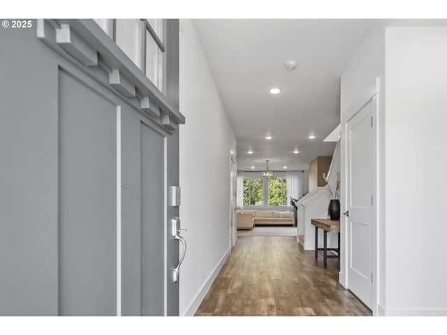 11779 Se WHITE TAIL Dr, Happy Valley, OR 97086