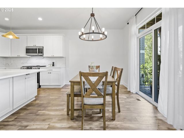 11779 Se WHITE TAIL Dr, Happy Valley, OR 97086