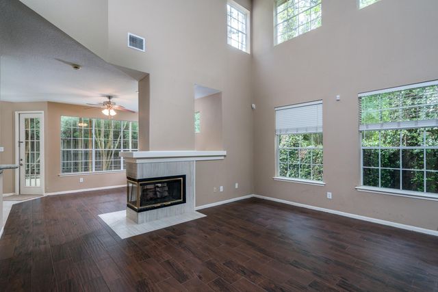 66 Lakeridge Court, The Woodlands, TX 77381