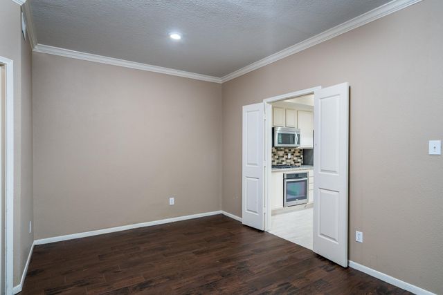 66 Lakeridge Court, The Woodlands, TX 77381