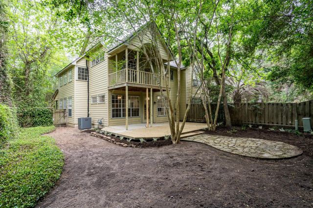 66 Lakeridge Court, The Woodlands, TX 77381