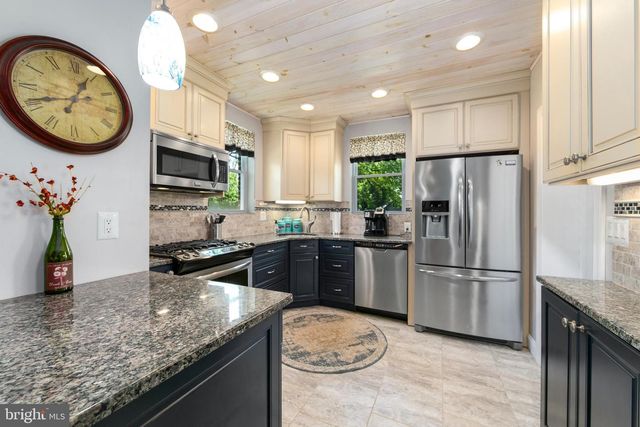 10 S LENOLA RD, Moorestown, NJ 08057