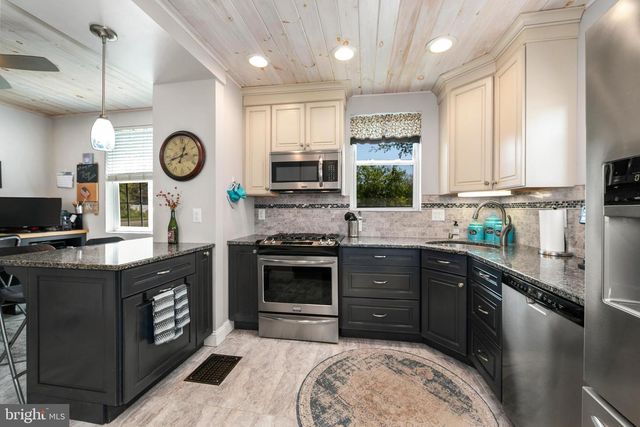 10 S LENOLA RD, Moorestown, NJ 08057