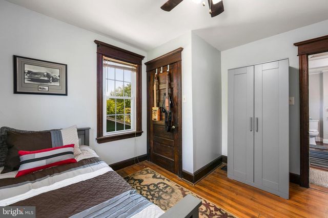10 S LENOLA RD, Moorestown, NJ 08057