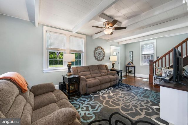 10 S LENOLA RD, Moorestown, NJ 08057