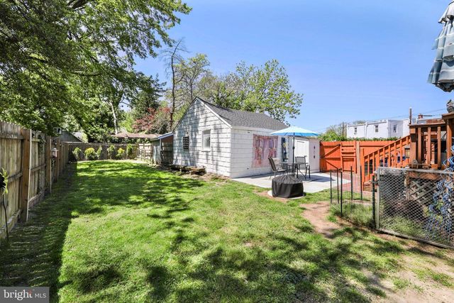 10 S LENOLA RD, Moorestown, NJ 08057