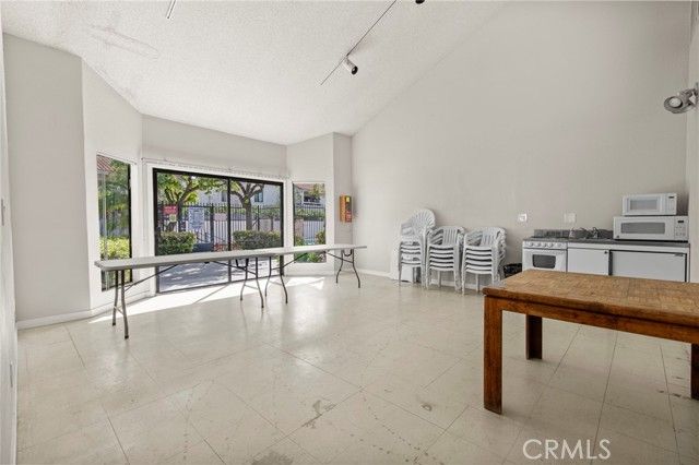 25027 Peachland Avenue 260, Newhall (santa Clarita), CA 91321