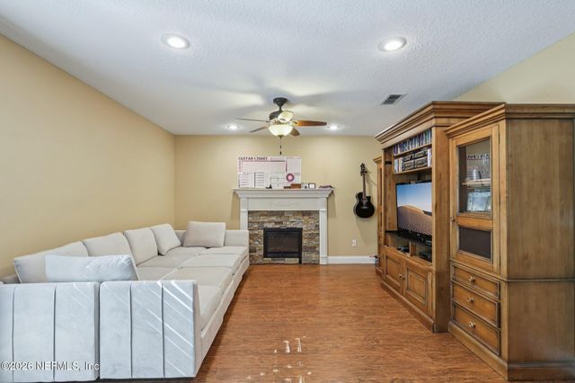 2370 WOOD HOLLOW Lane B, Fleming Island, FL 32003