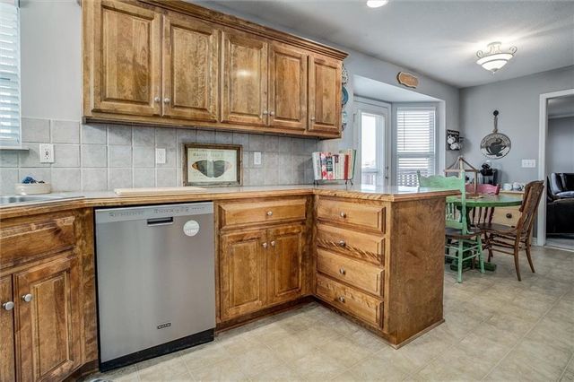 504 SW BOBCAT Street, Oak Grove, MO 64075