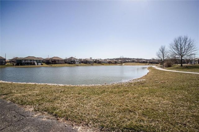 504 SW BOBCAT Street, Oak Grove, MO 64075