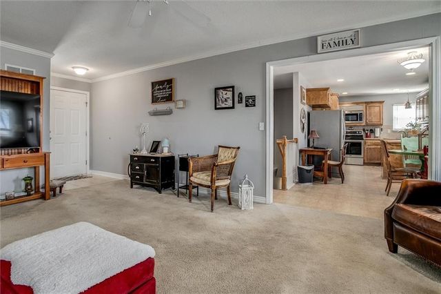 504 SW BOBCAT Street, Oak Grove, MO 64075