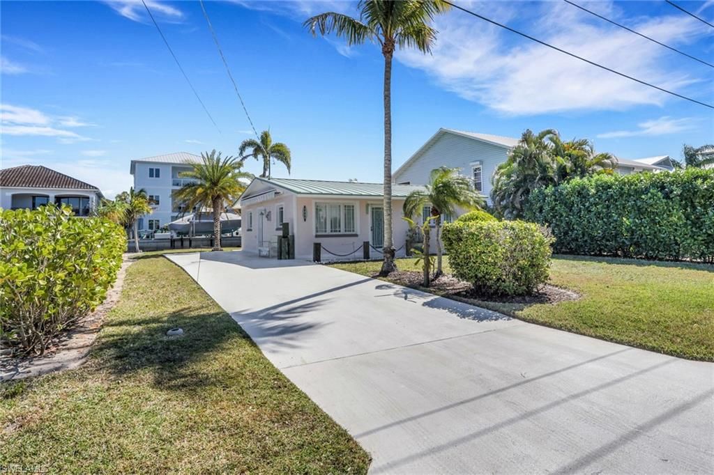 1290 Venetian WAY, NAPLES, FL 34110 — exterior