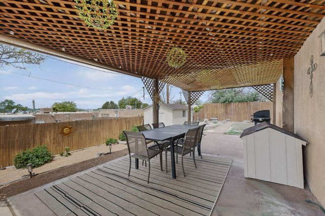 203 Monte Largo Drive NE, Albuquerque, NM 87123