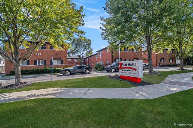 629 W Maple Rd 6, Clawson, MI 48017