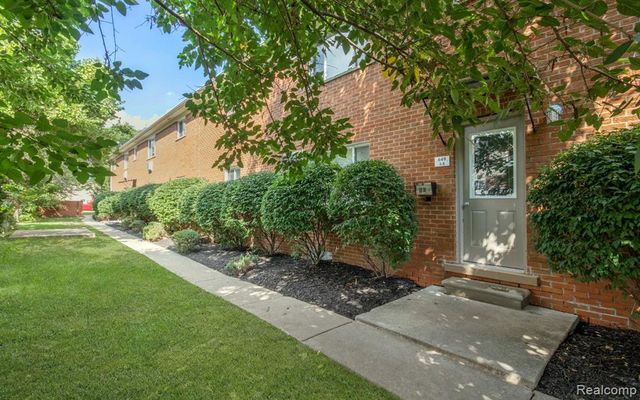 629 W Maple Rd 6, Clawson, MI 48017