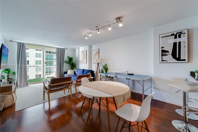 1200 Brickell Bay Dr 1705, Miami, FL 33131