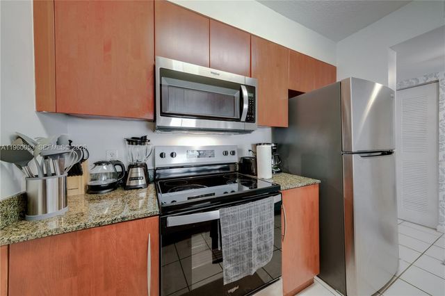 1200 Brickell Bay Dr 1705, Miami, FL 33131