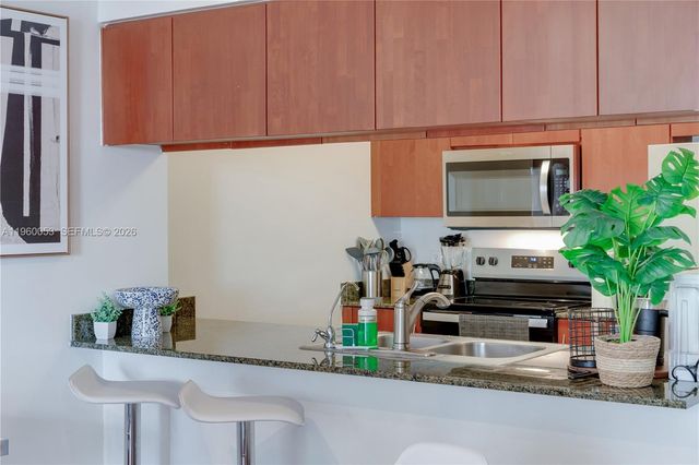 1200 Brickell Bay Dr 1705, Miami, FL 33131