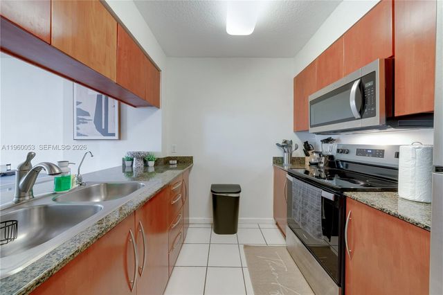 1200 Brickell Bay Dr 1705, Miami, FL 33131