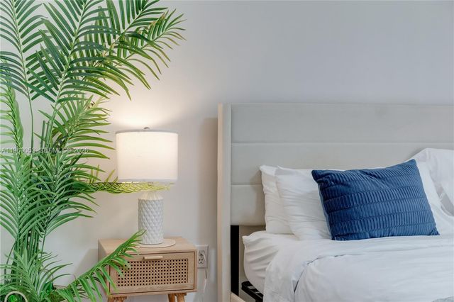 1200 Brickell Bay Dr 1705, Miami, FL 33131