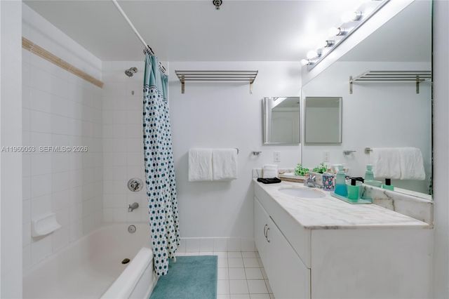 1200 Brickell Bay Dr 1705, Miami, FL 33131