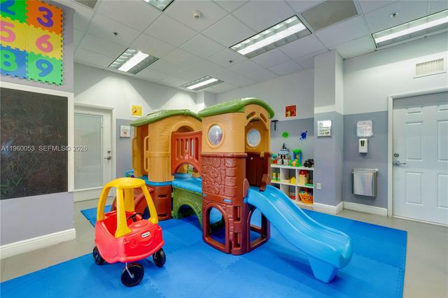 1200 Brickell Bay Dr 1705, Miami, FL 33131