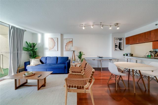 1200 Brickell Bay Dr 1705, Miami, FL 33131