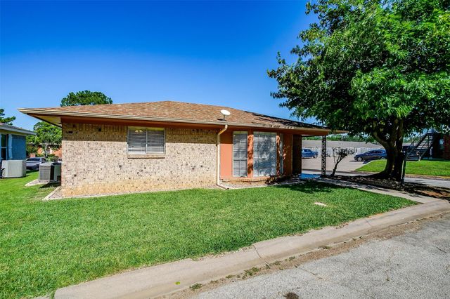 212 Fireside Village Drive, Keene, TX 76059
