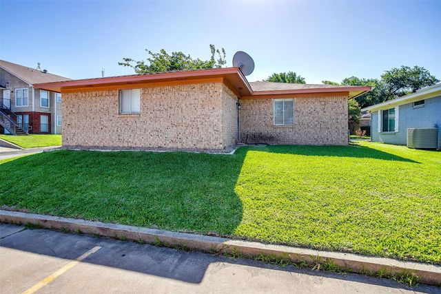 212 Fireside Village Drive, Keene, TX 76059