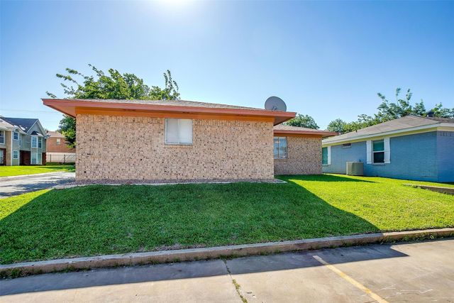 212 Fireside Village Drive, Keene, TX 76059