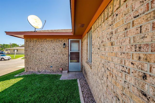 212 Fireside Village Drive, Keene, TX 76059
