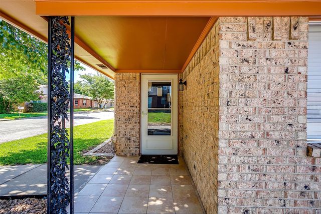 212 Fireside Village Drive, Keene, TX 76059
