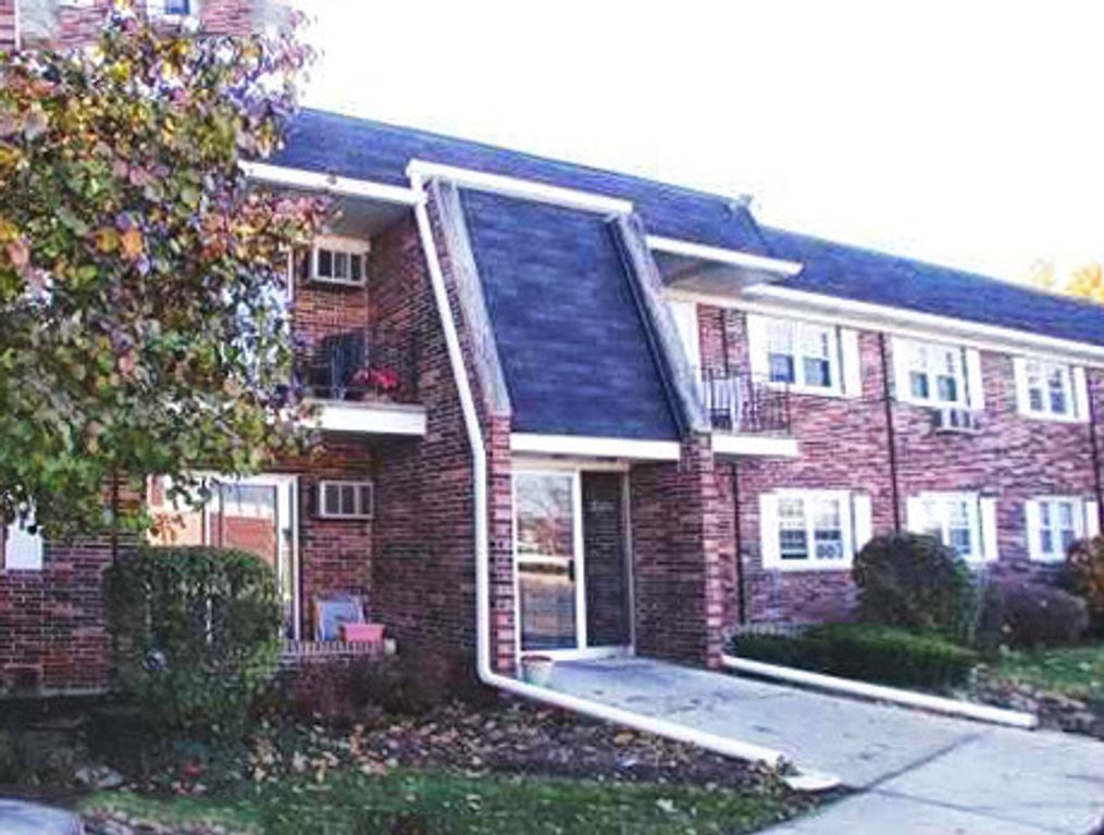 2343 Ogden Avenue 10, Downers Grove, IL 60515