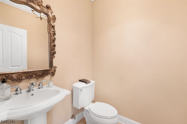 4 ELAINE CT., Washington Twp., NJ 07830