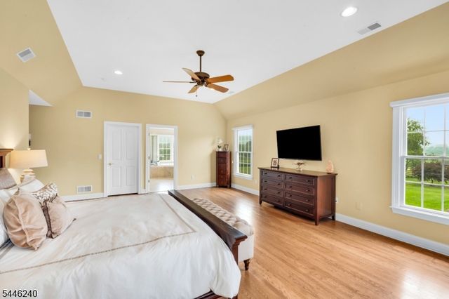 4 ELAINE CT., Washington Twp., NJ 07830